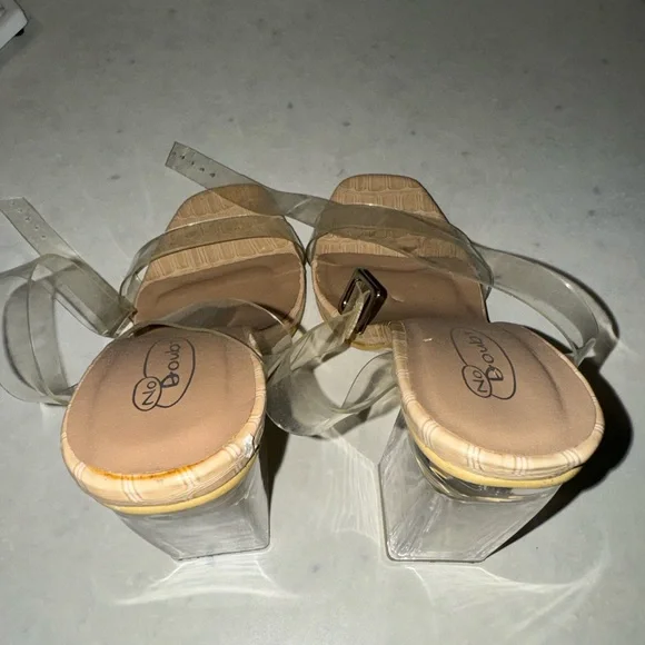 No Doubt beige heels - Picture 3 of 6